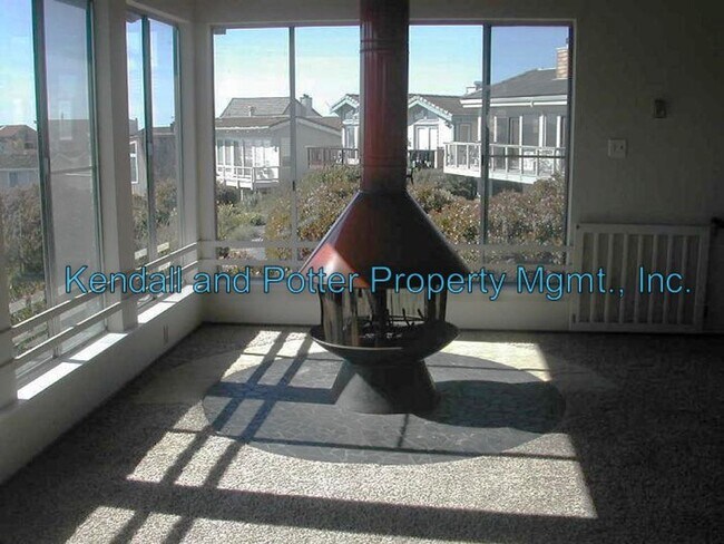 Building Photo - Great 3 Bedroom La Selva Beach House With ...