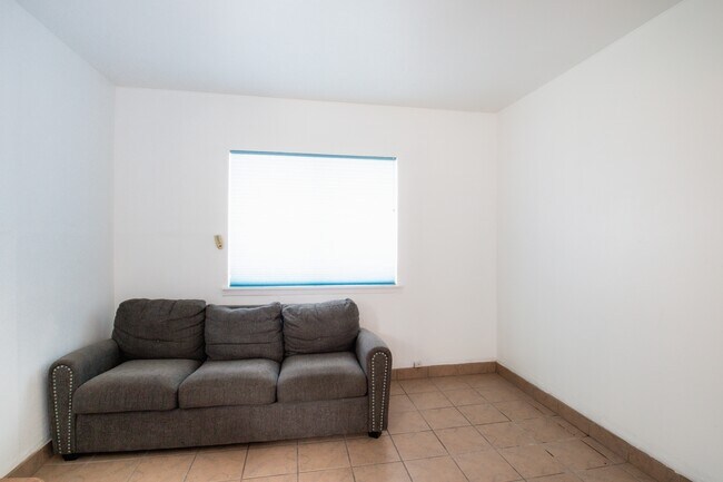 Building Photo - 1633 Stull Dr