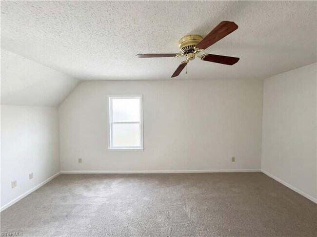 Building Photo - 119 Edgedale Ct