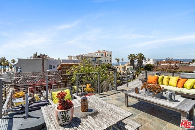 Building Photo - 24 Westminster Ave