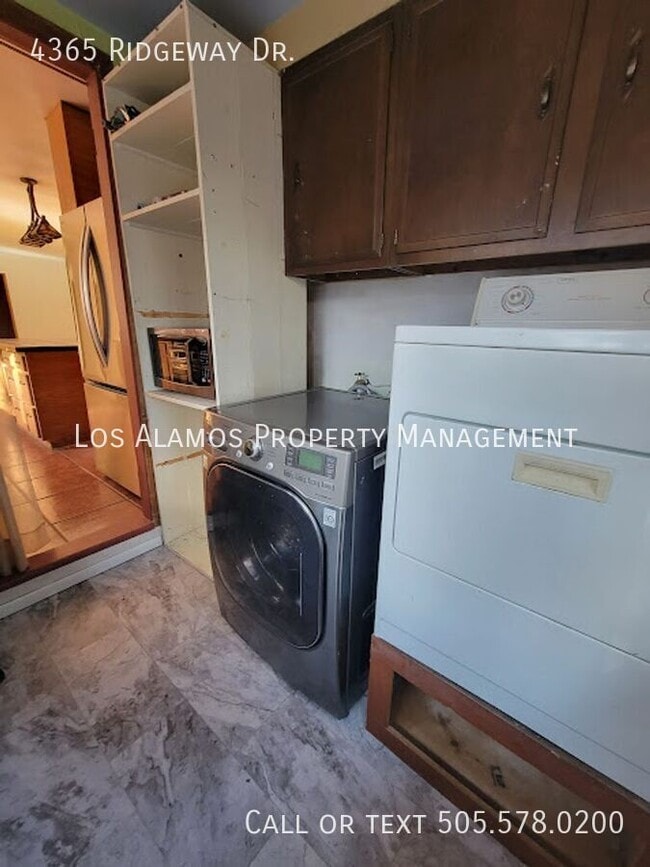 Building Photo - 4365 Ridgeway Dr