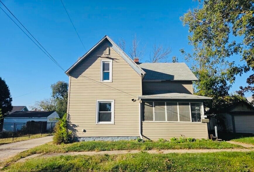 Building Photo - 1704 11th Ave S