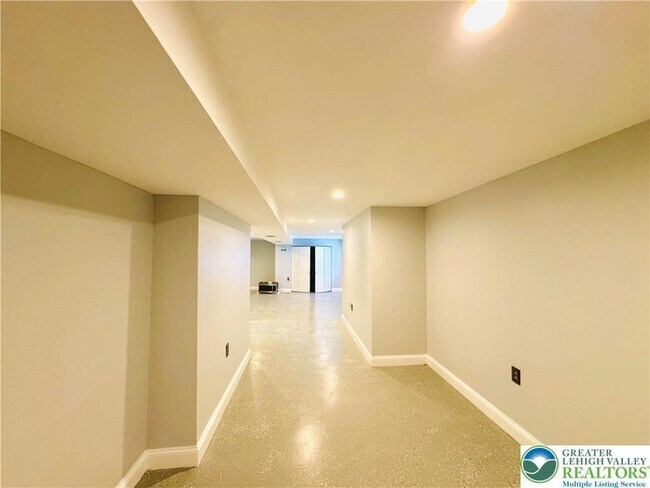 Building Photo - 6945 Hunt Dr