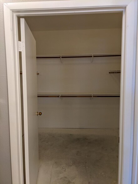 Building Photo - 6201 E Lake Mead Blvd