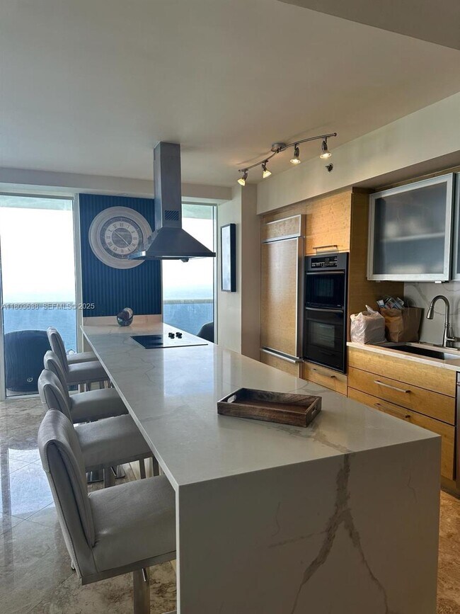 Building Photo - 1830 S Ocean Dr