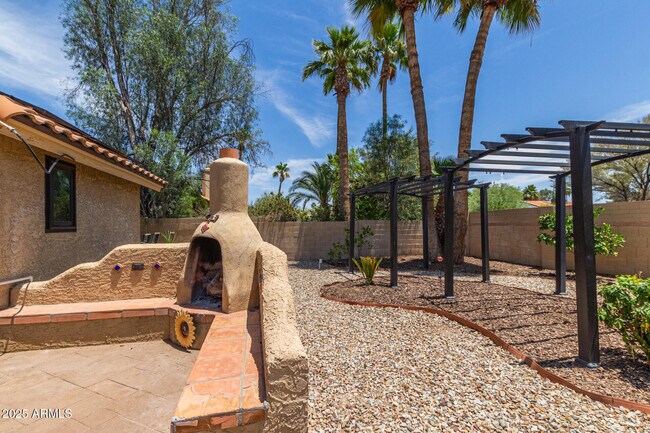 Building Photo - 6073 E Beck Ln