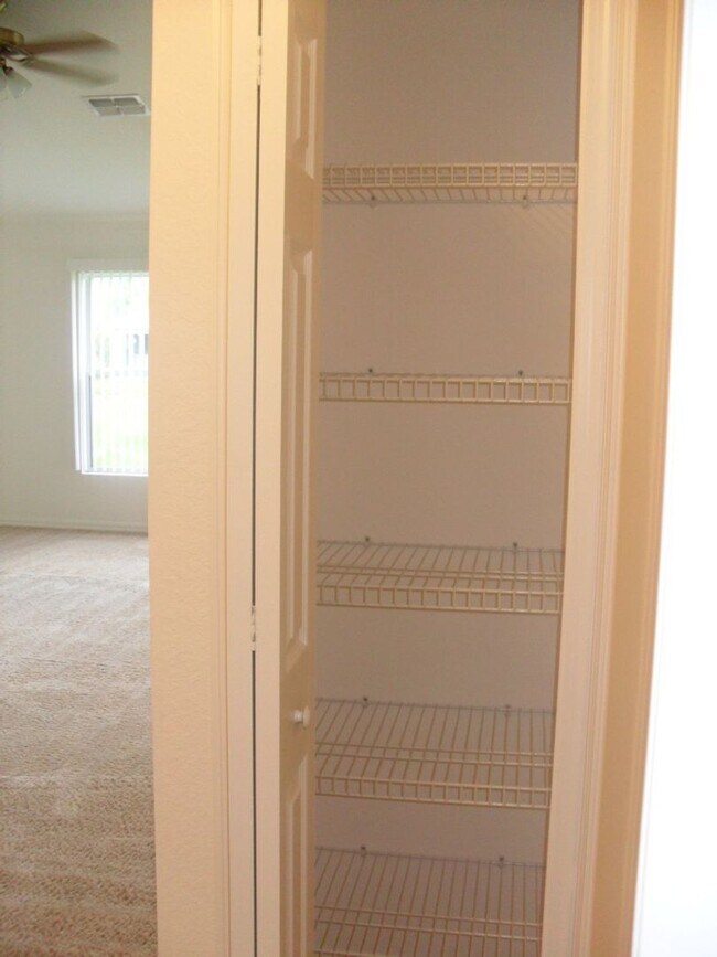 Building Photo - 1950-1952 Laverna Ave