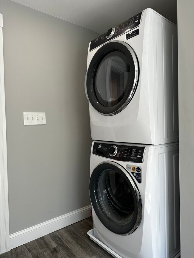 Building Photo - 96 Adams St