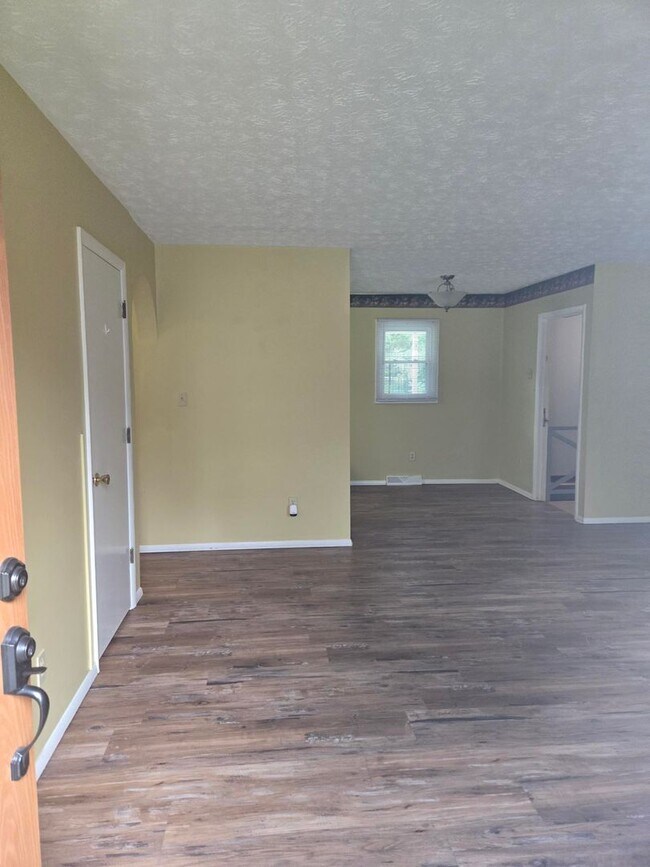 Building Photo - For Rent – 1304 Cobble Stone Court, Johnson City, TN