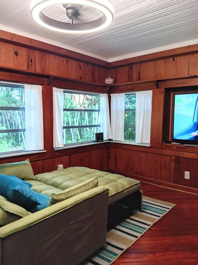 Building Photo - 222 S Palmway