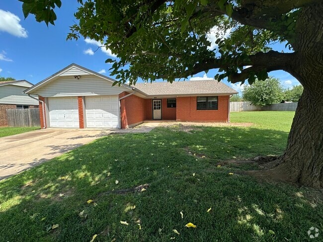 Building Photo - 108 S English Dr