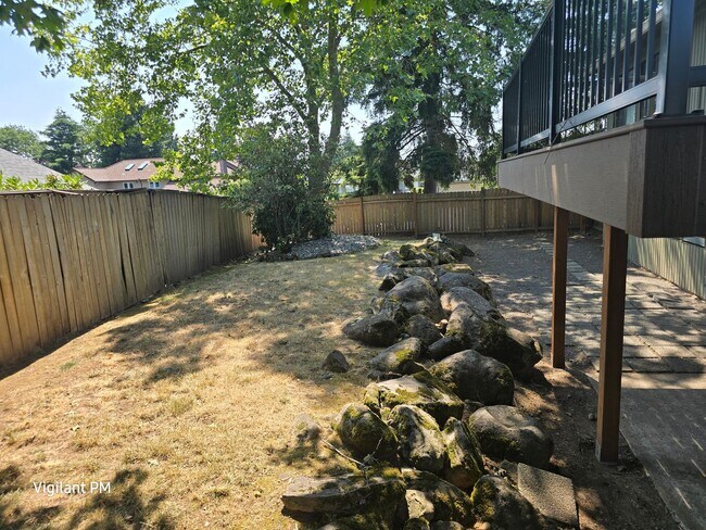 Building Photo - Amazing 3 bedroom home
