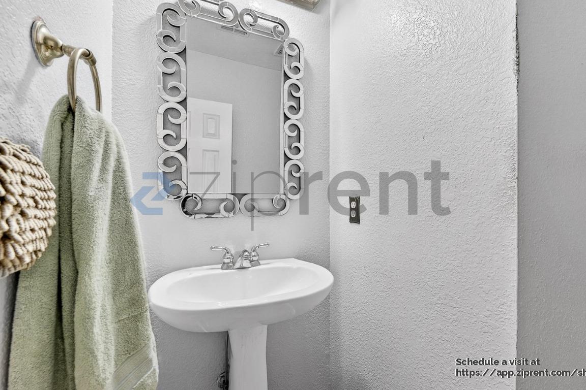 Building Photo - 6501 Amesbury Ln