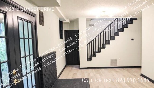 Building Photo - 636 E Sunset Dr