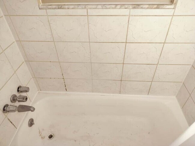 Building Photo - 2461 Duchess Dr