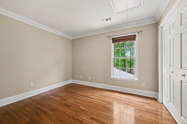 Building Photo - 10403 Persimmon Creek Dr
