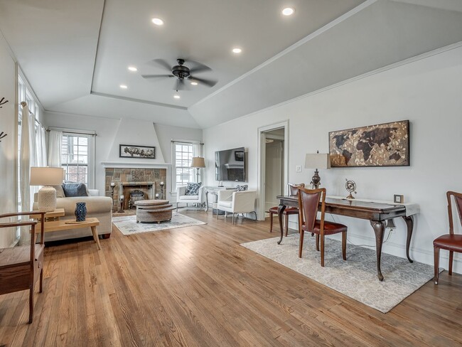 Building Photo - Stylish & Fully Furnished Mid-Term Rental in the Heart of OKC