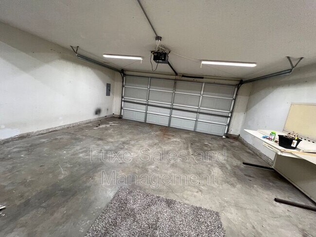 Building Photo - 2137 Goodrich Dr