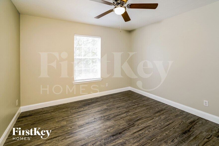 Building Photo - 28618 Hidden Cove Dr