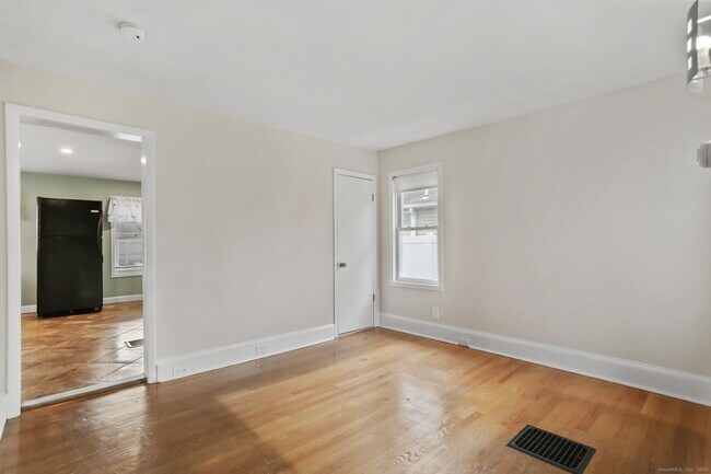 Building Photo - 8 3rd St