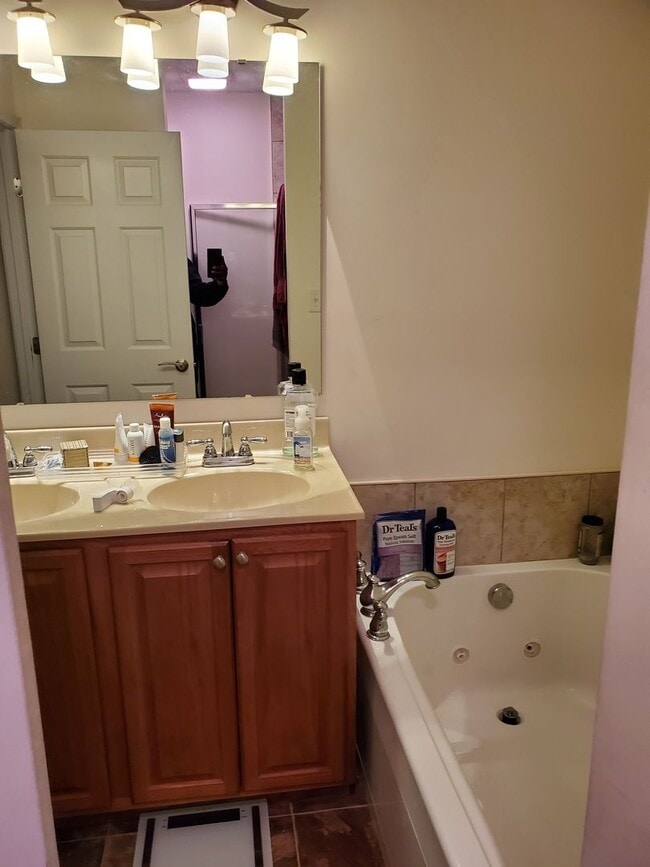 Building Photo - Tranquil Expanse : 4BR | 2.5 BA , House in Moncks Corner