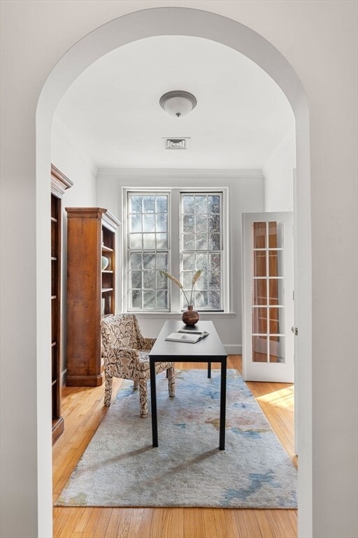 Building Photo - 120 Beacon St