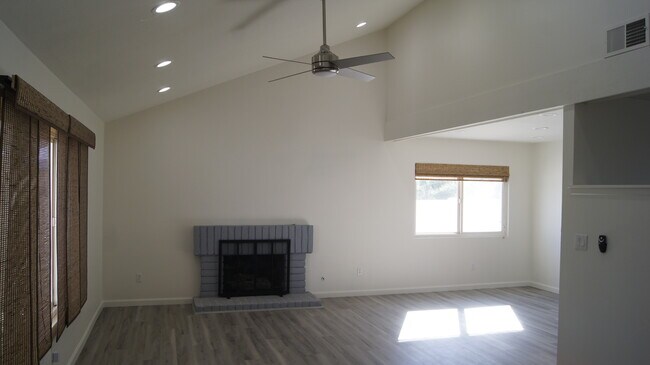 Building Photo - 27403 Garza Dr