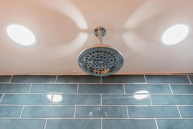 Building Photo - 704 Pacific Ave SW