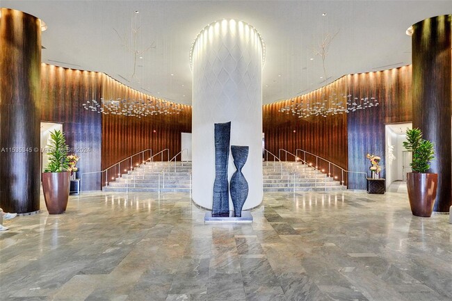 Lobby - 17201 Collins Ave