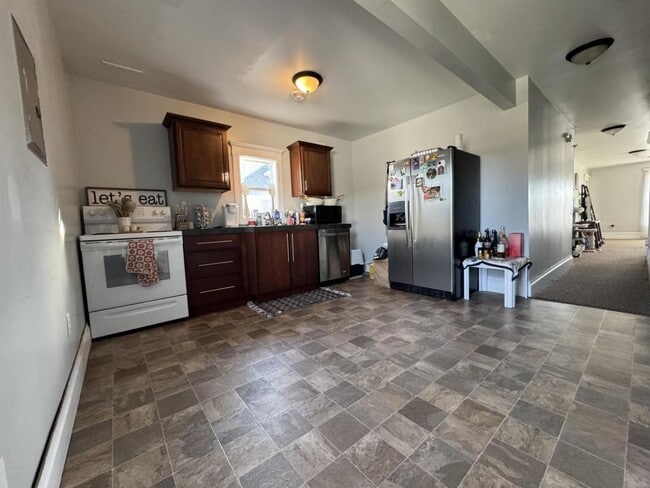 Building Photo - 1106 1/2 hammond ave