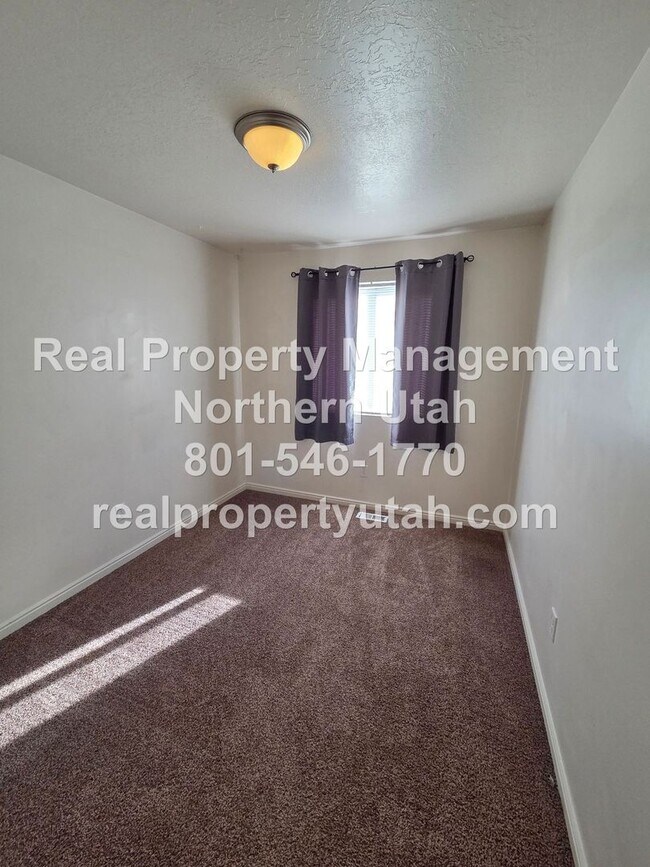 Building Photo - 544 W 2700 S