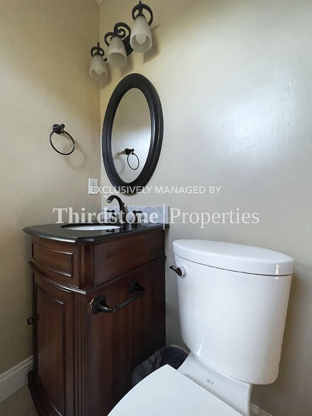 Building Photo - 2252 Park St