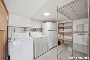 Building Photo - 2681 Lakeview Dr