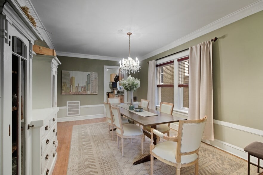 Building Photo - 1624 W Olive Ave