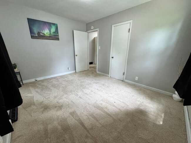Building Photo - 3 Bed, 1 Bath Home for rent in Elk Run Heights