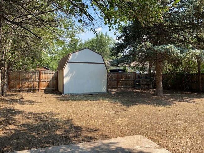 Building Photo - STUDENTS WELCOME! Cute 4-Bedroom / 1-Bath Home w/ Spacious Fenced Yard