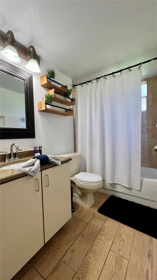 Building Photo - 2444 Sweetwater Club Cir