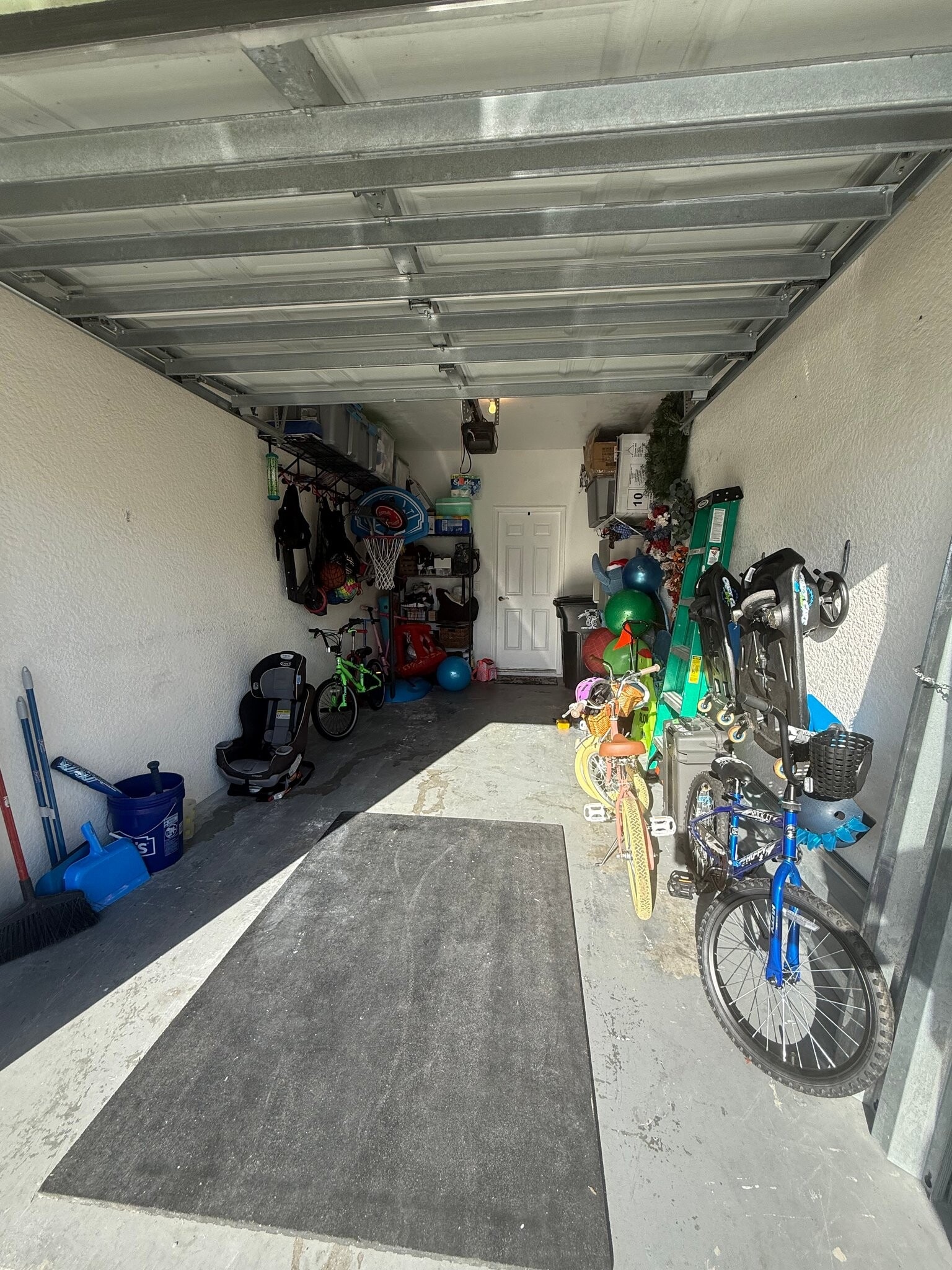 Building Photo - 3636 Pine Oak Cir