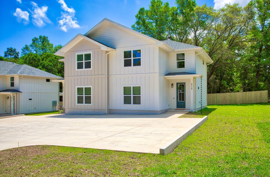 Primary Photo - 2017 Wyatt Street - OFF CAMPUS HOUSING!!!