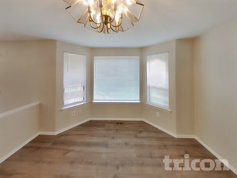 Building Photo - 5721 Arrow Ct NE