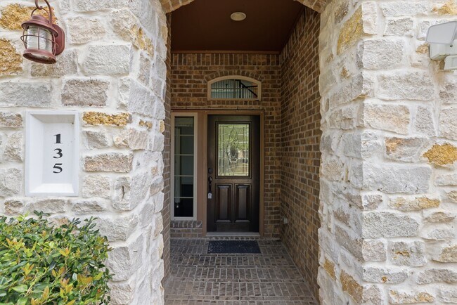 Building Photo - 135 Deerfield Meadow Dr