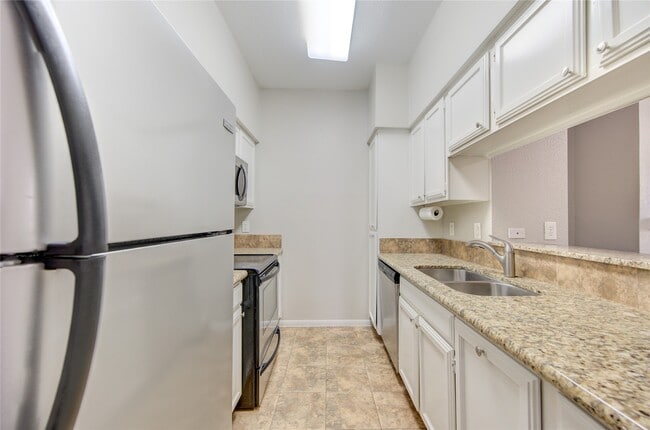 Building Photo - 726 Bering Dr