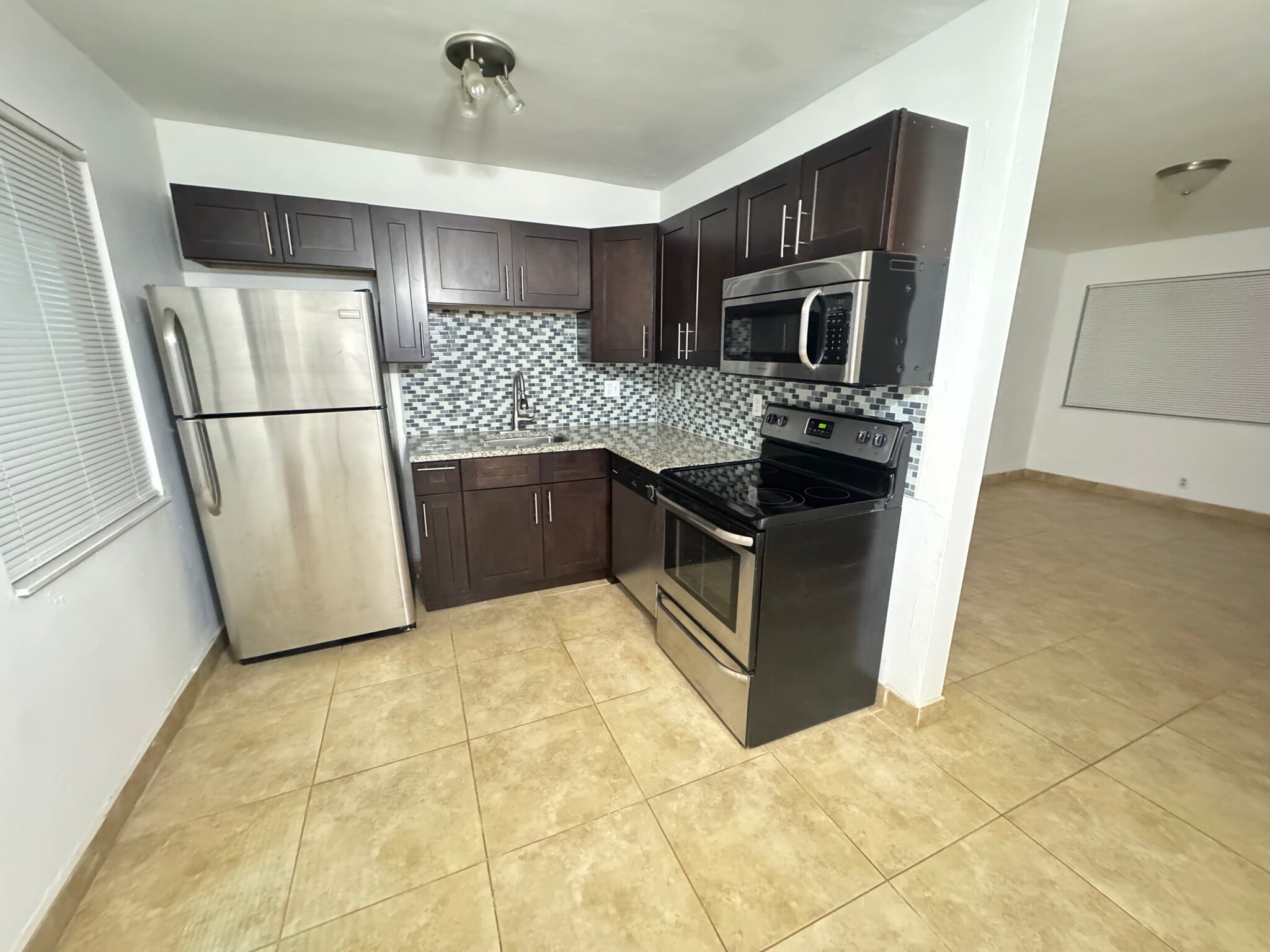 Building Photo - 111 SW 11th Ave