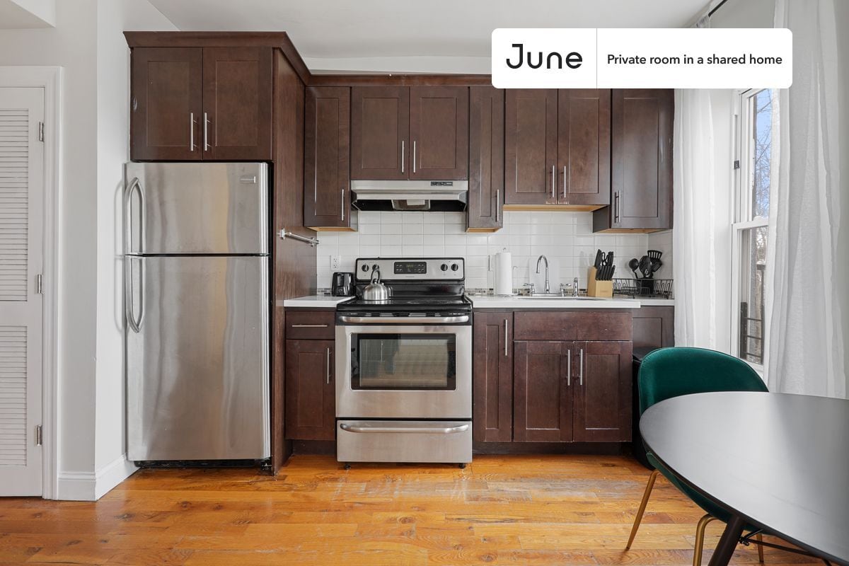 Building Photo - Room in Shared 4 bed/2 bath home