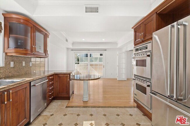 Building Photo - 11723 Mayfield Ave