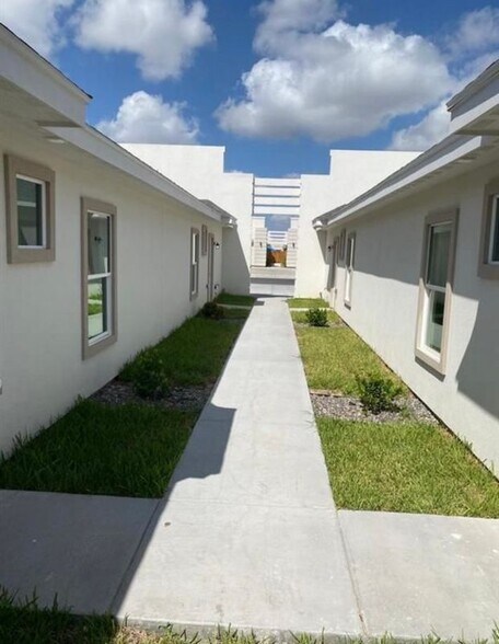 Building Photo - 1412 Lore Dr