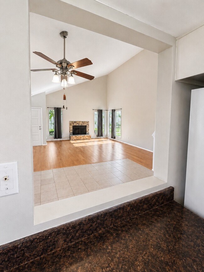 Building Photo - 7854 Green Lawn Dr