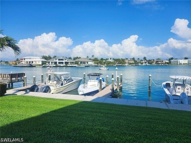 Building Photo - 3000 Gulf Shore Blvd N
