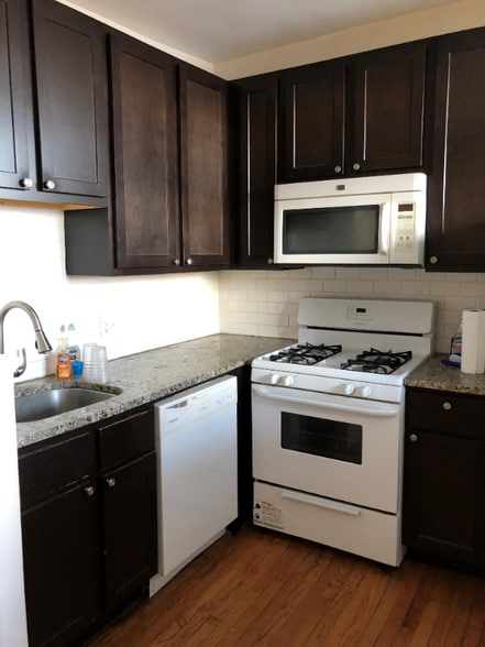 Building Photo - 2351 N Kenneth Ave