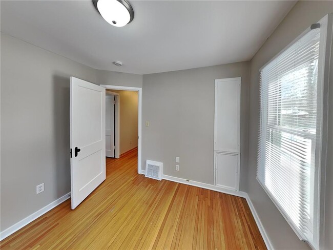 Building Photo - 2605 Eastman Dr